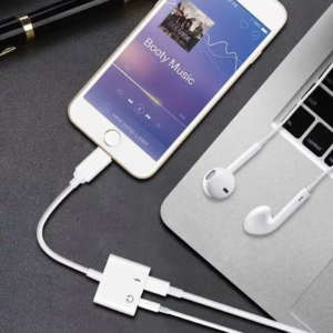 2 in 1 Adapter Lighting To 3.5mm & Charge 二合一适配器：照明至 3.5 毫米和充电